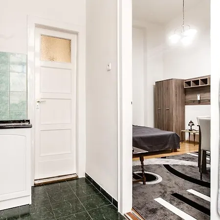 W2 Synagogue Apartament *